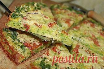 ПОДБОРКА ЛУЧШИХ РЕЦЕПТОВ С КАБАЧКАМИ

1. Кабачки жареные
Такие кабачки готовила моя бабушка. Я впадаю в детство каждое лето.

Приготовление:

Рецепт слишком простой, но очень вкусные кабачки получаются.
Молодые кабачки нарезать кружочками, чуть присолить и дать постоять минут 10. Дальше возможны два варианта развития событий. Бабушка жарила, обкатав в муке и хорошенько ее обтрусив, чтобы не приставали к сковороде. Но сейчас, во время высоких технологий, есть сковородки, к ...