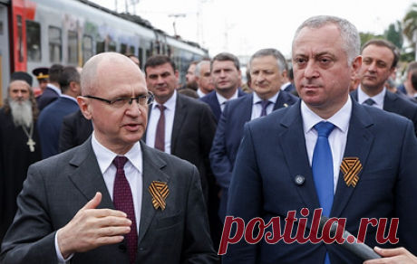 В Абхазии официально открылся аэропорт Сухума. На церемонии присутствовали президент Абхазии Бадра Гунба, первый заместитель руководителя администрации президента России Сергей Кириенко и вдова первого президента Абхазии Владислава Ардзинбы - Светлана Джергения