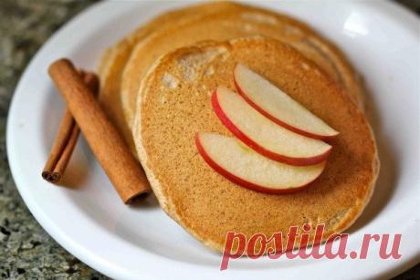 6 низкокалорийных рецепта с самым полезным фруктом - яблоко, всегда вкусно! 

Сохрани себе! 

1. Яблочно-творожное суфле за 5 минут 
на 100грамм - 103.41 ккалБ/Ж/У - 10.76/1.71/11.55 

Ингредиенты: 
Творог обезжиренный (мягкий) 200 г 
Яйцо 1 шт. 
Яблоко 0,5 шт. 
Изюм 50 г 
Корица 

Приготовление: 
Яблоко натереть на терке, смешать с творогом и яйцом. Поставить в микроволновку на 5-10 мин. (в зависимости от мощности) В конце посыпать корицей. 

2. Диетический яблочный пирог...