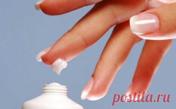 Если вы устали от бесконечного количества химических и синтетических компонентов, содержащихся в большинстве стоящих на магазинных полках кремов и лосьонов, то вас наверняка порадует возможность создать своими руками чудесный крем для тела.