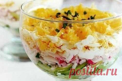Слоеный салат «Вкусный» с крабовыми палочками, рецепт с фото Слоеный салат «Вкусный» с крабовыми палочками, рецепт. палочки крабовые 150 г, сыр твердый 150 г, яйца 2 шт...