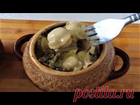 Пельмени в горшочке с грибами в сметанном соусе Очень вкусно