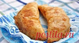 Чебуреки «Крымские»
Ингредиенты:
● 3 ст. муки (у меня 2,5 ст.)
● 3/4 ст. воды
● 1 желток
● 1/3 ст. раст. масла
● 0,5 ч.л. соли
Приготовление:
Желток положить в стакан и долить воды что-бы получилось 3/4 стакана,Туда же высыпать соль и перемешать
Яичную смесь постепенно лить в муку, одновременно размешивая вилкой. Муки я взяла 2,5 стакана, получилось как раз! Мешаем, мешаем до хлопьев. Теперь вливаем масло и замесим тесто (месить не долго)
Положим в пакет на 30-40 минут. Тесто получается слег