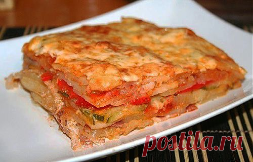 Очень вкусная картофельная запеканка с беконом и цукини.