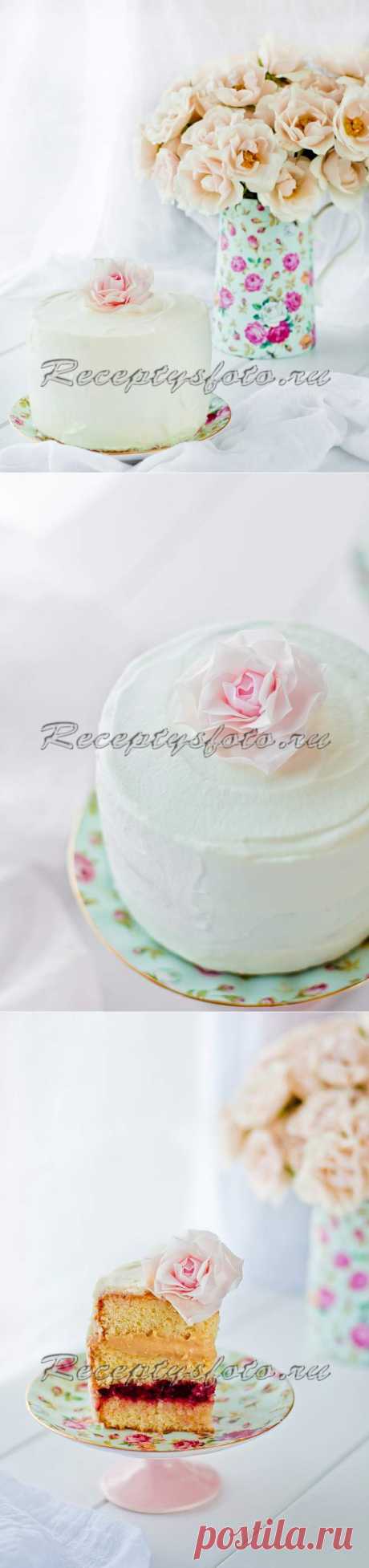 Бисквитный торт с кремом из Дульсе де Лече, клубничным джемом и кремом Шантийи – рецепт с фото - Рецепты с фото
