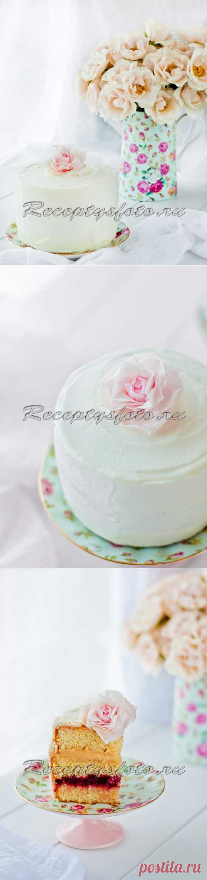 Бисквитный торт с кремом из Дульсе де Лече, клубничным джемом и кремом Шантийи – рецепт с фото - Рецепты с фото