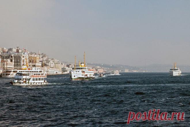 © Ни мосты, ни построенный недавно железнодорожный тоннель Мармарай не отменяют актуальности пассажирских и автомобильных паромов... | От Золотого Рога до Чёрного моря | Города и страны