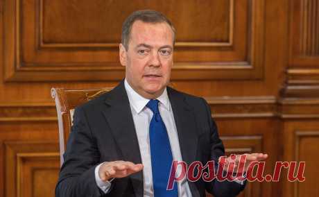Медведев ответил Польше предупреждением о «доле радиоактивного пепла». МИД Польши рассказал, что США пригрозили России ударом по объектам на Украине, если та применит ядерное оружие. Медведев увидел в этом сценарии риск мировой войны