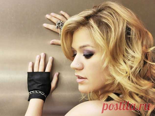 Келли Кларксон(Kelly Clarkson) в фотосессии для журнала Seventeen (январь 2006).