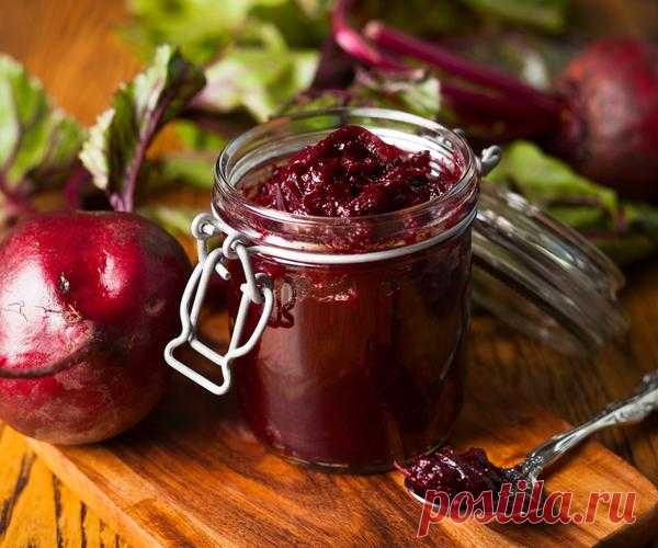 Запись на стене Икра из свеклы. Полезно, вкусно, оригинально! •Вкусной и всегда оригинальной может стать заготовка икры из свеклы и самых разных овощей. Такая икра замечательно разнообразит зимний стол и, как правило, никогда не будет особенно затратной заготовкой. Предлагаем парочку заслуживающих вниман..