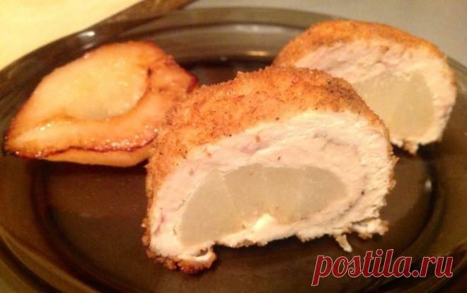 Куриный рулет с грушей | Foodbook.su Импровизация оказалась очень вкусная... Для тех кто любит сочетание мяса или птицы со сладкими фруктами.. Я люблю очень... у меня в рецептах уже есть куриные рулеты с грибами и сыром, с болгарским