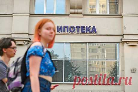 Самозанятым россиянам упростят оформление ипотеки. Российские банки начали переходить на автоматизированную оценку рисков при выдаче ипотечных кредитов самозанятым гражданам. До сих пор этой категории заемщиков ипотеку оформляли штучно и в «ручном режиме». Тем временем депутаты Госдумы планируют разработать специализированную ипотечную госпрограмму для самозанятых.