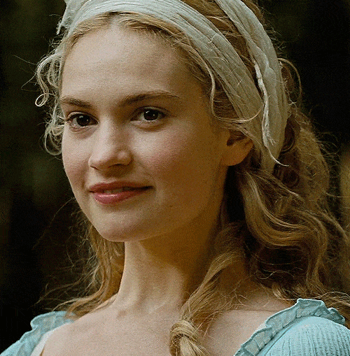 Лили Джеймс