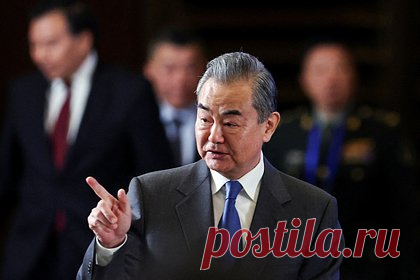 Китай выступил против вмешательств в дела стран под прикрытием прав человека. Глава МИД Китая Ван И выступил против гегемонистской политики отдельных стран и вмешательства во внутренние дела государств под предлогом защиты прав человека. Он подчеркнул, что необходимо уважать независимый выбор всех стран, и заявил о недопустимости навязывания странам чуждых ценностей и моделей развития.