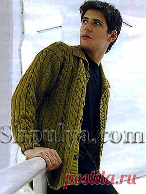Мужской жакет оливкового цвета с узором "косы", вязаный спиами — Шпуля - сайт о вязании