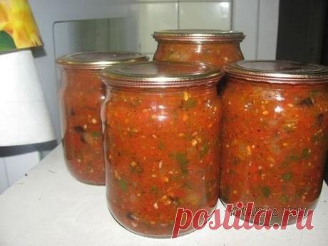 Соус к мясу
⠀
Состав:
-томаты
-лук
-растительное масло
-3 головки чеснока пропустить
.-1 пучок укропа,
-1пучок петрушки,
-1пучок кинзы
-1 пучок базилика.мелко резать.
- 2 ст. л. соли(без верха)
-120-150 гр сахара,
-3-4 ст.л уксуса 9%.
-1 пачка черного молотого перца(20гр)В
⠀
2,5 кг помидор пропустить через мясорубку, варить 20 мин.
⠀
700 гр. лука порезать кубиками, обжарить в растительном масле (масла приблизительно 100 гр)до образования золотистой корочки, добавить в поми...