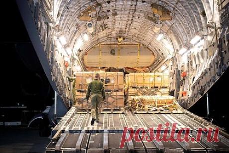 Германия передала Украине шерстяные одеяла и дроны. Германия передала Украине новый пакет военной помощи. Полный список отправленных вооружений и снаряжения опубликован на сайте федерального правительства. В пакет вошли в том числе 20 пусковых установок калибра 70 мм на пикапах с запасом ракет, 15 бронированных ремонтно-эвакуационных автомобилей, 13 танковых тягачей.