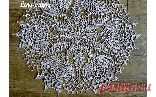 Круглая салфетка с фантазийными цветами