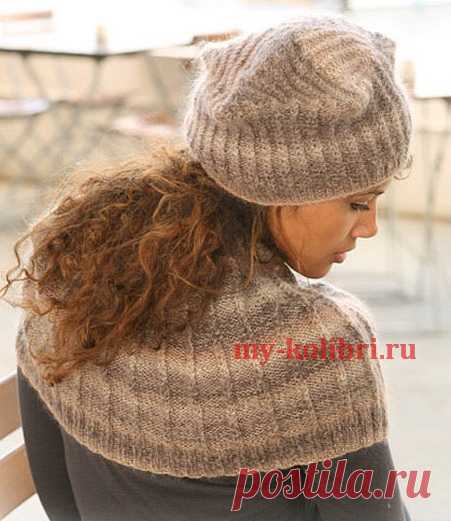 Необычная женская шапка спицами и пелерина в рубчик