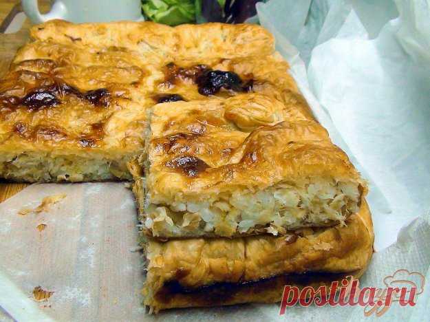 Пирог с рыбой, рисом и жареным луком. - пошаговый рецепт с фото Очень вкусный пирог! Рецептом поделилась жена брата, я просто влюбилась в него с первого кусочка! Сладость и аромат жареного лука сделают этот пирог незабываемым.