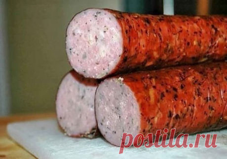 Девочки, советую взять на заметку этот рецепт- Куриная колбаска - Вкуснотища ! 
Ингредиенты:
-500 г куриного мяса (у меня куриная грудка),
-3 зубчика чеснока,
-200 мл сливок,
-2 яичных белка,
-1 ч.л. соли,
-1 ч.л. сладкой молотой паприки,
-черный молотый перец
-специи и травы по вкусу.