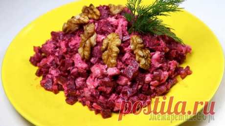 Интересный салат из банальной свеклы. Просто, быстро и вкусно! (видеорецепт) Ингредиенты: Свекла отварная — 1 шт. Куриная грудка — 1/2 шт. Грецкий орех — 50 гр. Чеснок — 2 зубчика Соль по вкусу Майонез ПРИГОТОВЛЕНИЕ:ПРИЯТНОГО АППЕТИТА!