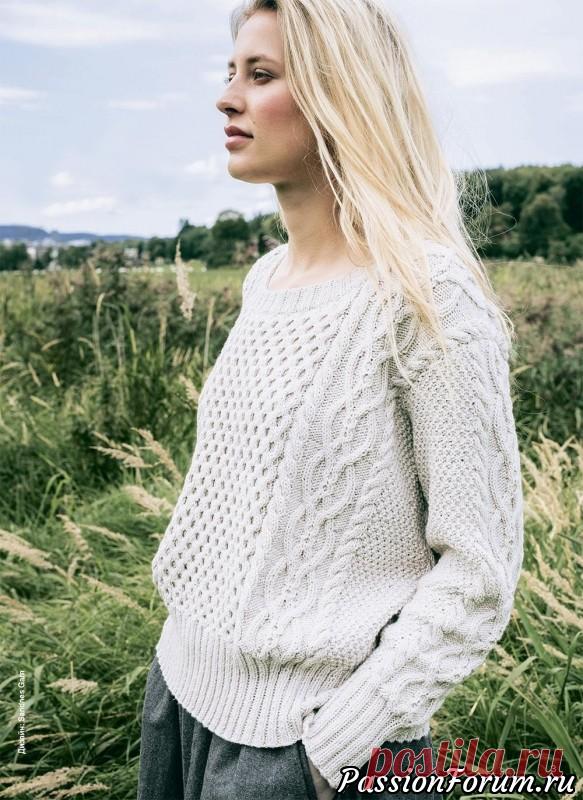 Белый рельефный джемпер. Схема - запись пользователя Галина (Гала) в сообществе Вязание спицами в категории Вязание для женщин спицами. Схемы вязания спицами Полосы красивых кос обрамляют узор из сот, расположенный по центру этого классического джемпера.  РАЗМЕРЫXS (S–M–L–XL) XXL; обхват груди: 90 (95–104–111–118) 127 см; общая длина: 56 (58–60–62–64) 66 см; длина рукава: 48 (48–47–47– 47) 46 см.
