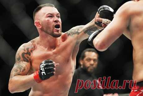 Американский боец UFC раскрыл секрет победы над Махачевым. Американский боец смешанного стиля Колби Ковингтон раскрыл секрет победы над российским чемпионом UFC в легком весе Исламом Махачевым. Он отметил, что россиянин плохо дерется с левшами, потому что он и сам левша. Ковингтон заявил, что нокаутировать Махачева можно правым хуком.