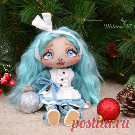 🎄Лапонька текстильная🎄
▪ Рост около 26 см
▪ Волосы из натурального ангорского мохера 🐐
▪ Одежда из фактурного хлопка и хлопка ручного окрашивания, штанишки из тёплого трикотажа
▪ повязка на голове 🐰
▪ ботинки из кожзама с шелковыми лентами ручного окрашивания
▪ Вся одежда и обувь снимаются.
▪️ 7000₽+почта🎁 (200₽по РФ)
▪ FOR SALE $140