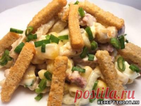 Рецепт: Cалат с кукурузой и колбасой