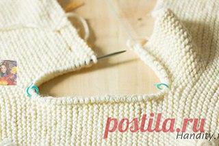 КАК СВЯЗАТЬ КАПЮШОН СПИЦАМИ
Наберите петли по горловине для дальнейшего вывязывания капюшона спицами

2 Обозначьте маркерами середину рукавов
3 Обозначьте двумя маркерами середину спинки
Показать полностью…