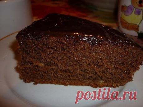Шоколадный бисквит

Ингредиенты:

●4 яйца
●2 стакана сахара
●1 стакан молока
●1 стакан растительного масла
●1 п. ваниль. сахар
●3 ст. ложки какао-порошок
●1 п. разрыхлителя
●2 стакана муки

Приготовление:

Яйца, сахар и ванильный сахар очень хорошо взбить. Добавить раст. масло, молоко и какао-порошок. Перемешать.
В один стакан отлить массу и убрать в сторону, это будет шоколадная глазурь !
Муку и разрыхлитель смешать. Просеять в основную массу. Перемешать миксером.
Тесто в...