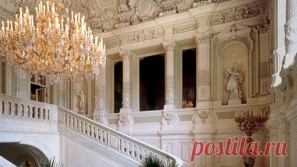 Дом-легенда: Юсуповский дворец в Санкт-Петербурге Юсуповский дворец известен прежде всего тем, что в его стенах был убит Григорий Распутин. Но его архитектурная история не менее занимательна, чем криминальное прошлое.