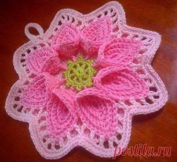 Красивая прихватка вязаная крючком, описание по ссылке: http://ru4kami.ru/vyazhem-dlya-doma/640-prihvatki-kry..