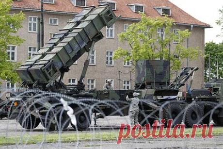 Бундесвер выведет системы Patriot с восточных границ Польши и Словакии. Бундесвер закончит миссию по обеспечению безопасности воздушного пространства восточных границ Польши и Словакии к концу 2023 года и выведет из этих стран свои зенитно-ракетные комплексы (ЗРК) ПВО Patriot. Об этом со ссылкой на представителей Минобороны ФРГ сообщает газета Tagesschau.