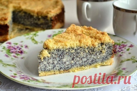 Немецкий маковый творожник 
Он невероятно вкусен, начинка фантастически нежная и приятная! Пирог большой и высокий! 
Ингредиенты: 
Тесто: 
мука пшеничная - 300 г 
масло сливочное - 130 г 
сахарный песок - 100 г 

Начинка: 
молоко - 750 мл 
сахарный песок - 150 г 
масло сливочное несоленое - 100 г 
творог - 250 г 
яйцо - 1 шт. 
мак молотый - 150 г 
крупа манная - 150 г 

Приготовление: 

1. Растереть в крошку муку, холодное сливочное масло и сахар. 
2. Взять 2/3 крошки и ул...