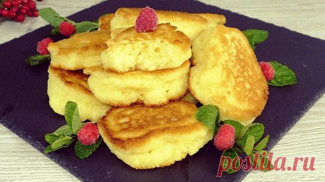 Заменила в рецепте муку на манную крупу, смешала её с кефиром и на сковородку (оладьи теперь... Показываю, как приготовить оладьи на кефире и манной крупе. Рецепт выручает если в доме закончилась мука. Как приготовить оладьи на кефире на обед к чаю.