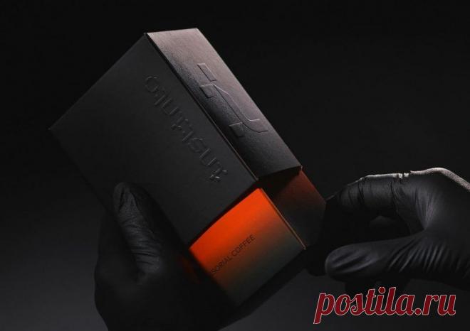 Кофе. Просто кофе...
Удивительно, насколько безграничной может оказаться фантазия рекламщика, старающегося продвинуть, казалось бы, самый банальный предмет в мире! Рекламный креатив может принимать самые разнообразные и причудливые формы, преображая обычные повседневные вещи в произведение высокого искусства...