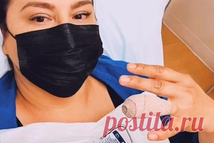 Женщина узнала о серьезном диагнозе после неудачного маникюра. 50-летняя жительница США Грейс Гарсия узнала о серьезном диагнозе после того, как ей сделали неудачный маникюр в салоне. Во время процедуры мастер случайно порезал кожу на безымянном пальце Гарсии. Через пять месяцев после появления пореза на его месте образовалась шишка.