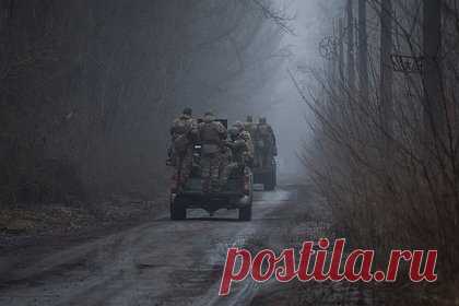 Губернатор сообщил об обстреле приграничного российского региона. Вооруженные силы Украины обстреляли село Козино в Рыльском районе Курской области. Об этом сообщил губернатор приграничного российского региона Роман Старовойт. Он уточнил, что в селе насчитали 15 прилетов. В результате атаки никто не пострадал, повреждения получила вышка сотовой связи.