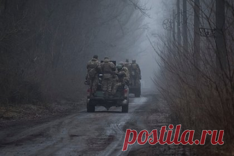 Губернатор сообщил об обстреле приграничного российского региона. Вооруженные силы Украины обстреляли село Козино в Рыльском районе Курской области. Об этом сообщил губернатор приграничного российского региона Роман Старовойт. Он уточнил, что в селе насчитали 15 прилетов. В результате атаки никто не пострадал, повреждения получила вышка сотовой связи.