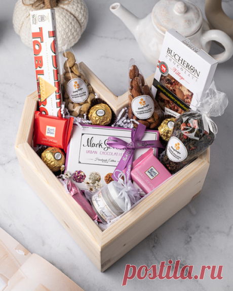 Сладкие подарки HappyBox - сюрприз-боксы со сладостями – купить по лучшей цене | HoneyForYou - магазин натурального меда и сладких подарков
