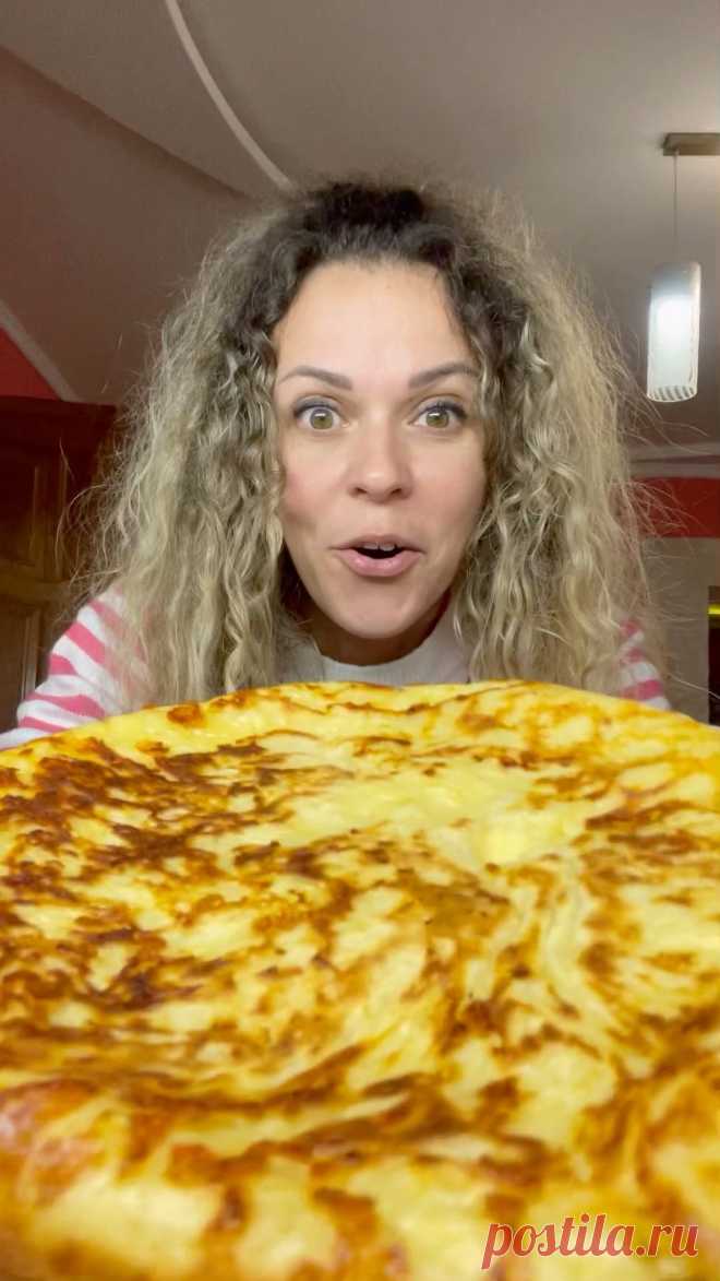 Хачапури за 15 минут 🔥🔥🔥ленивый и готовится на сковороде 💯💯💯

Ингредиенты не затейливы и есть точно в холодильнике ✊:
яйцо
молоко 250 мл
мука 150 гр
сыр 200 гр
соли щепотка 

Завтрак идеальный 🤤🤤🤤
Всем приятного аппетита 😋 

#завтрак #вкусно #вкусноипросто #быстрыйзавтрак #ленивыйхачапури #кубань