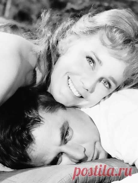 Maria Schell and Glenn Ford in 'Cimarron' (1960).
