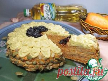 Блинный торт с тушеной морковью и сыром