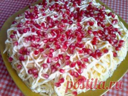 Очень вкусный и нежный салат “Екатерина Мудрая” сметут со стола первым.