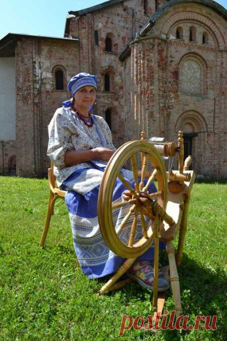 Елена Молостова