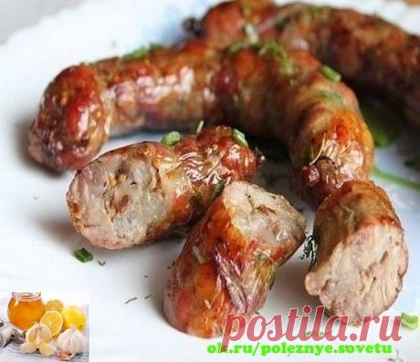 ДОМАШНЯЯ КОЛБАСА В ФОЛЬГЕ

Самая вкусная из всех колбас – это, конечно же, домашняя колбаса, сделанная своими руками, без всяких вредных добавок и примесей.
Но вот проблема: не каждая хозяйка «горит желанием» заморачиваться с кишками. Это кропотливое дело не многих привлекает, особенно с непривычки.

Поэтому сегодня мы вам предлагаем очень простой и потрясающе вкусный рецепт настоящей домашней колбасы, которую можно приготовить без кишок, в фольге. Можно использовать также...