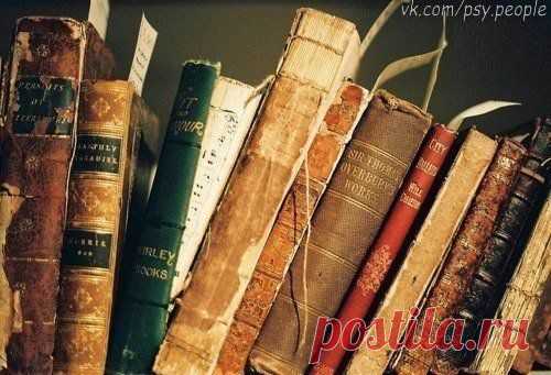 КНИГИ, КОТОРЫЕ СТОИТ ПРОЧИТАТЬ.

В хороших школах в конце учебн года ученикам дают список книг, которые нужно прочесть за лето. Мы решили опубликовать список «внеклассного чтения» для тех, кто уже закончил школу.
Предлагаем несколько вариантов идеального/оптимального списка книг, которые должен прочесть каждый.

По версии «Daily Telegraph» есть 100 книг, которые каждый уважающий себя джентльмен/леди д. прочесть, дабы прослыть человеком образов и способным вести светскую беседу с королевой