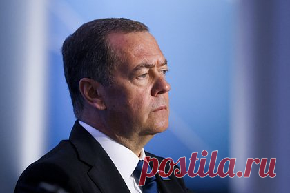 Медведев назвал Зеленского гнойником